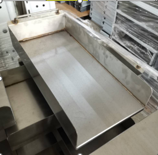 משטח איכותי לכרום בגודל 27X55 ס"מ לגריל גז מדגם Buffalo Grill, בעובי 16 מ"מ - מותאם לשני מבערים עם ידית שימושית.